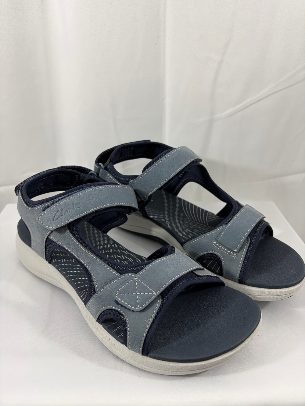 NWT Clarks Cloudsteppers Women’s Size 8.5W Navy Blue Adjustable Sandals